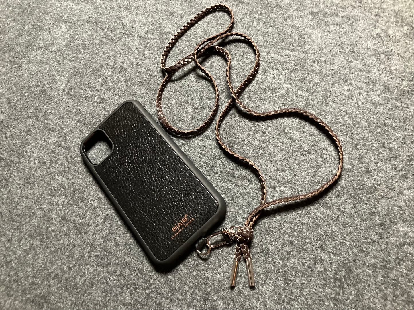 Θήκη από Γνήσιο Δέρμα Oλικής άλεσης για iPhone/μικροϊνα & Χιαστί/Κολιέ/Βραχιόλι Γνήσιο Δέρμα με 3 διπλών κλώνων πλεκτά στο χέρι, μισό Φεγγάρι και ένα περιστρεφόμενο Καραμπίνερ και 2 Τερματικά, όλα ασημένια.- KC38i