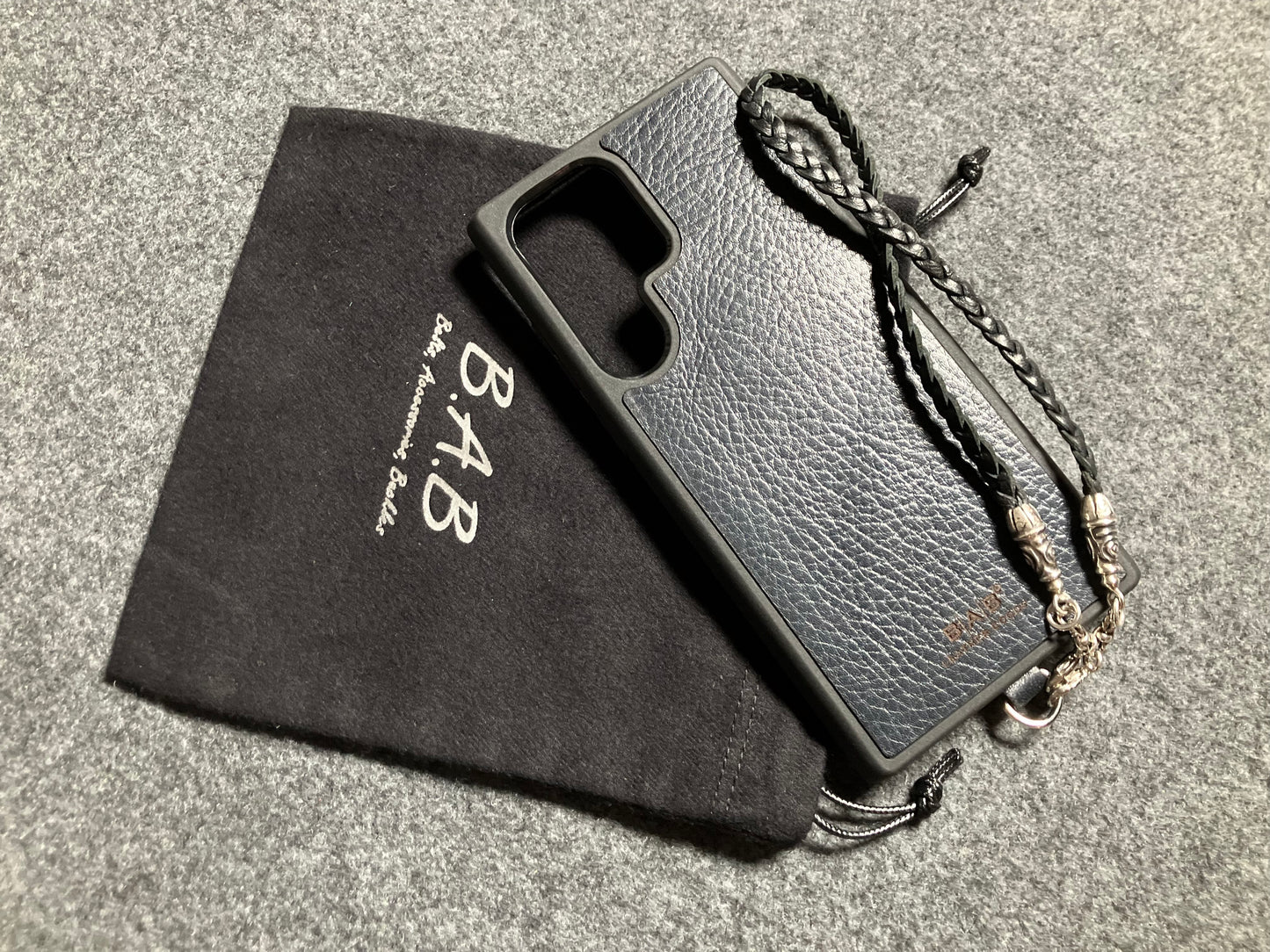 Kit Funda/Soporte de Cuero Genuino Full-Grain curtido vegetal al tanino & Plata Esterlina 925 para Samsung. Correa/Gargantilla/Pulsera de Cuero Genuino 3 cabos dobles trenzados a mano, Marrón o Negro.- KPE17