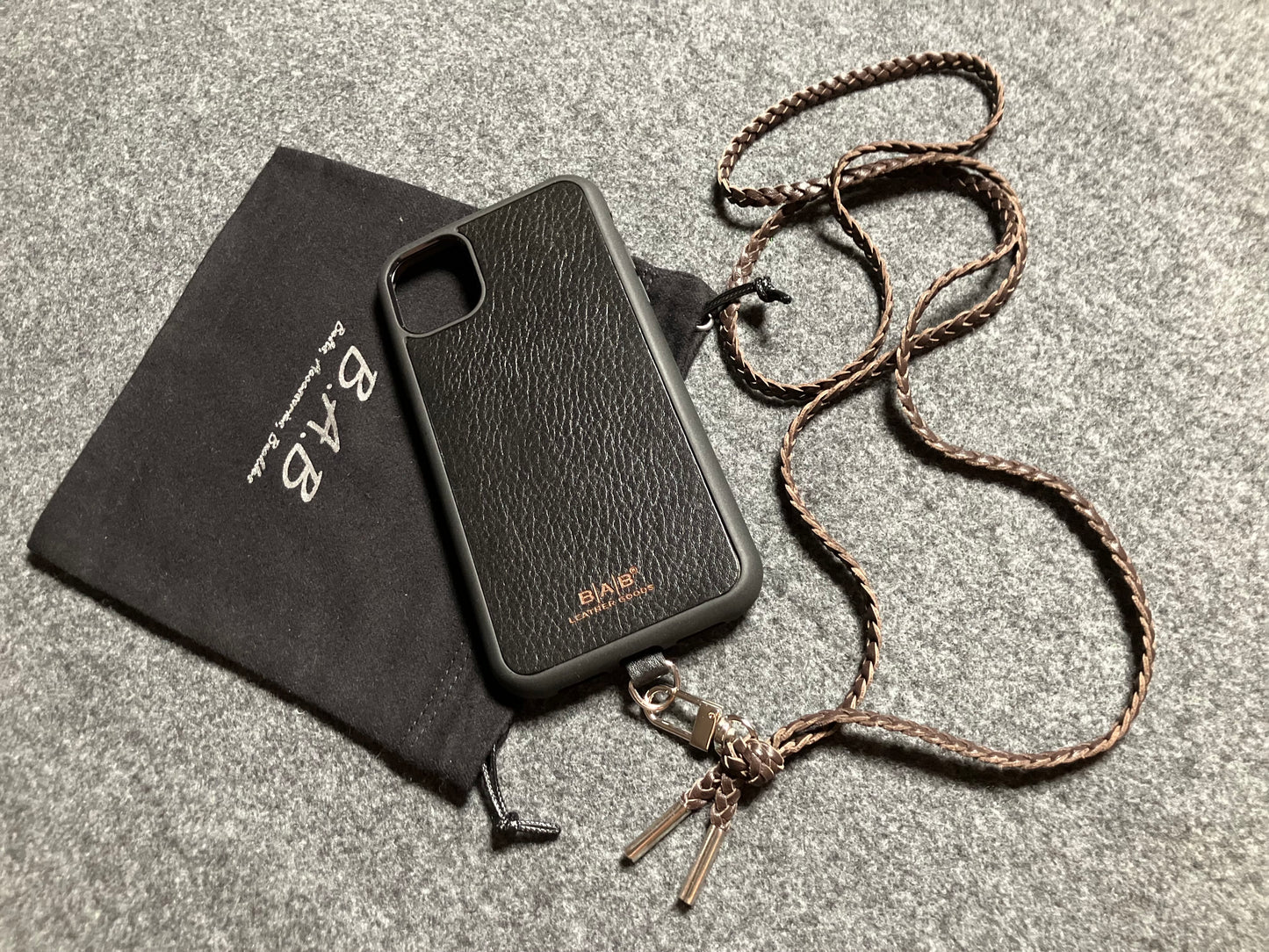 Θήκη από Γνήσιο Δέρμα Oλικής άλεσης για iPhone/μικροϊνα & Χιαστί/Κολιέ/Βραχιόλι Γνήσιο Δέρμα με 3 διπλών κλώνων πλεκτά στο χέρι, μισό Φεγγάρι και ένα περιστρεφόμενο Καραμπίνερ και 2 Τερματικά, όλα ασημένια.- KC38i