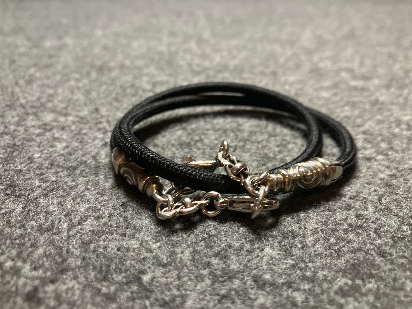 2 Terminales en Espiral, 2 Eslabones y 6 Argollas, todos de Plata Esterlina 925 maciza & Correa/Gargantilla/Pulsera de Cuerda Elástica Negra.- PP99
