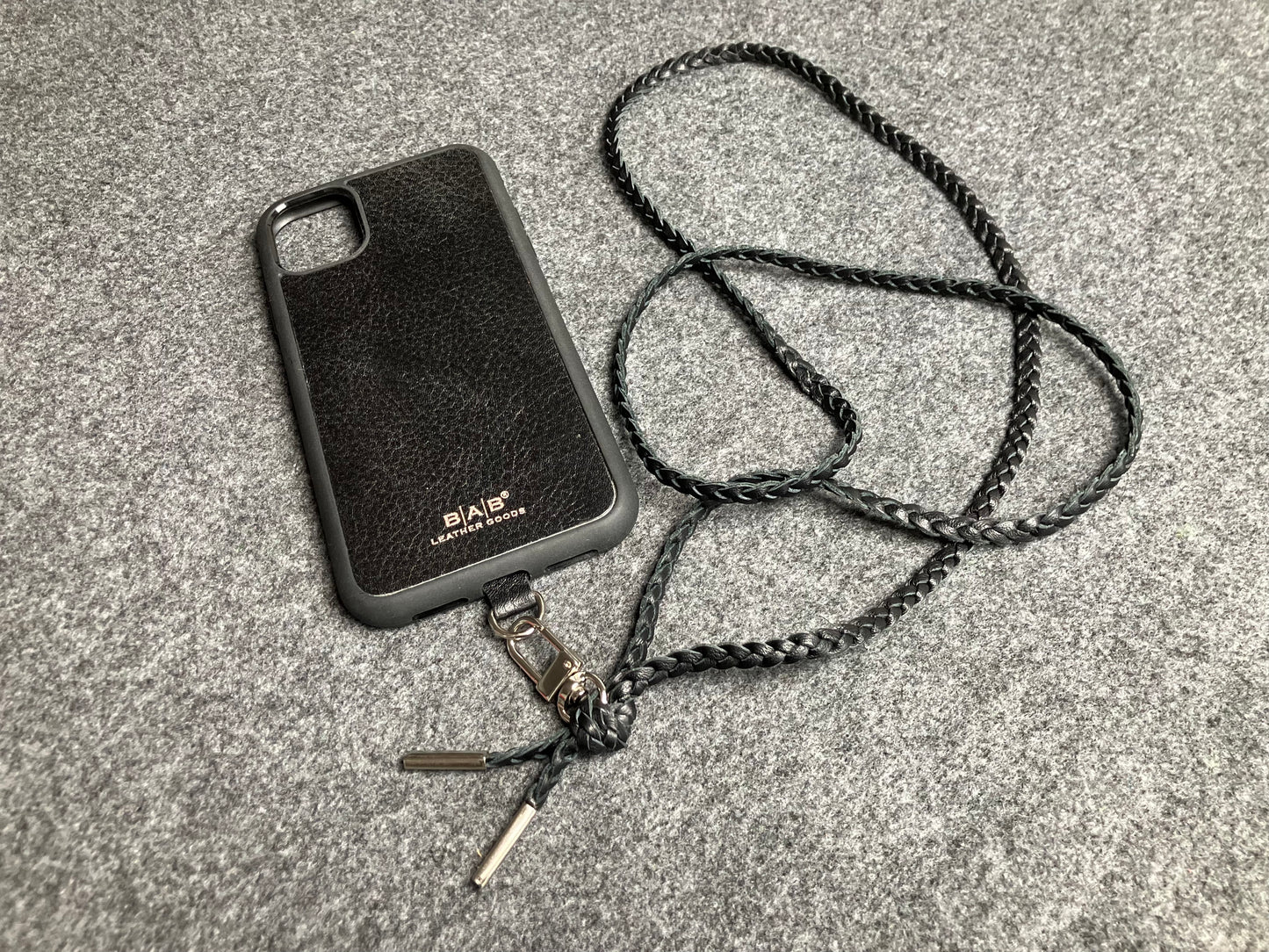 Θήκη από Γνήσιο Δέρμα Oλικής άλεσης για iPhone/μικροϊνα & Χιαστί/Κολιέ/Βραχιόλι Γνήσιο Δέρμα με 3 διπλών κλώνων πλεκτά στο χέρι, μισό Φεγγάρι και ένα περιστρεφόμενο Καραμπίνερ και 2 Τερματικά, όλα ασημένια.- KC38i