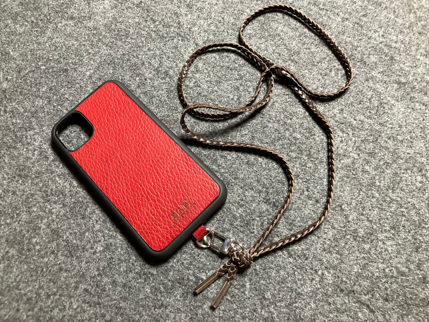 Θήκη από Γνήσιο Δέρμα Oλικής άλεσης για iPhone/μικροϊνα & Χιαστί/Κολιέ/Βραχιόλι Γνήσιο Δέρμα με 3 διπλών κλώνων πλεκτά στο χέρι, μισό Φεγγάρι και ένα περιστρεφόμενο Καραμπίνερ και 2 Τερματικά, όλα ασημένια.- KC38i