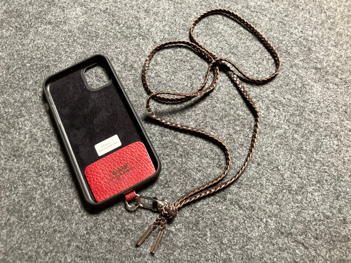 Θήκη από Γνήσιο Δέρμα Oλικής άλεσης για iPhone/μικροϊνα & Χιαστί/Κολιέ/Βραχιόλι Γνήσιο Δέρμα με 3 διπλών κλώνων πλεκτά στο χέρι, μισό Φεγγάρι και ένα περιστρεφόμενο Καραμπίνερ και 2 Τερματικά, όλα ασημένια.- KC38i