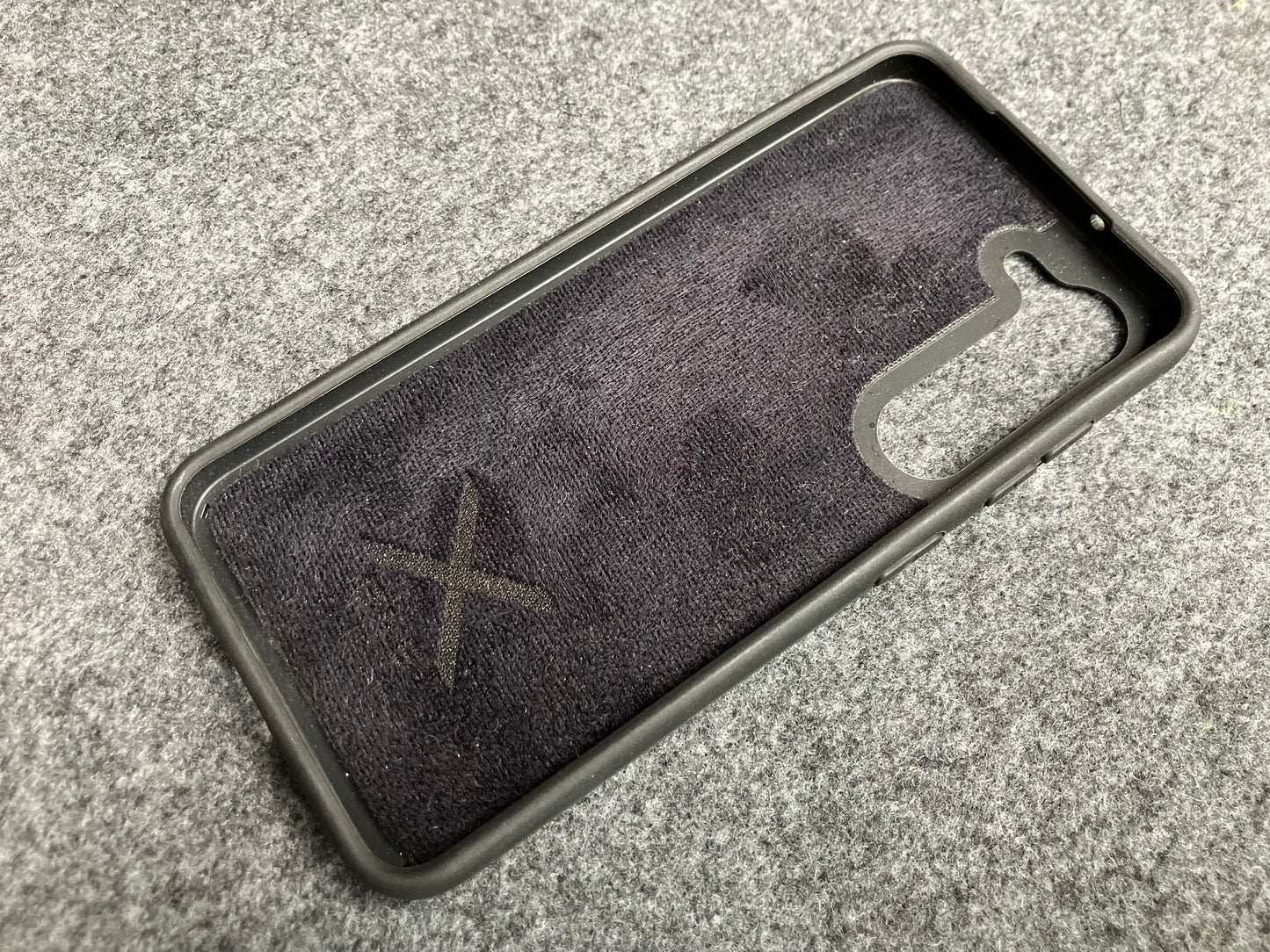 Capa com folha beLEAF® de Alocasia Genuína para iPhone cortada & gravada a laser/microfibra.- 60i
