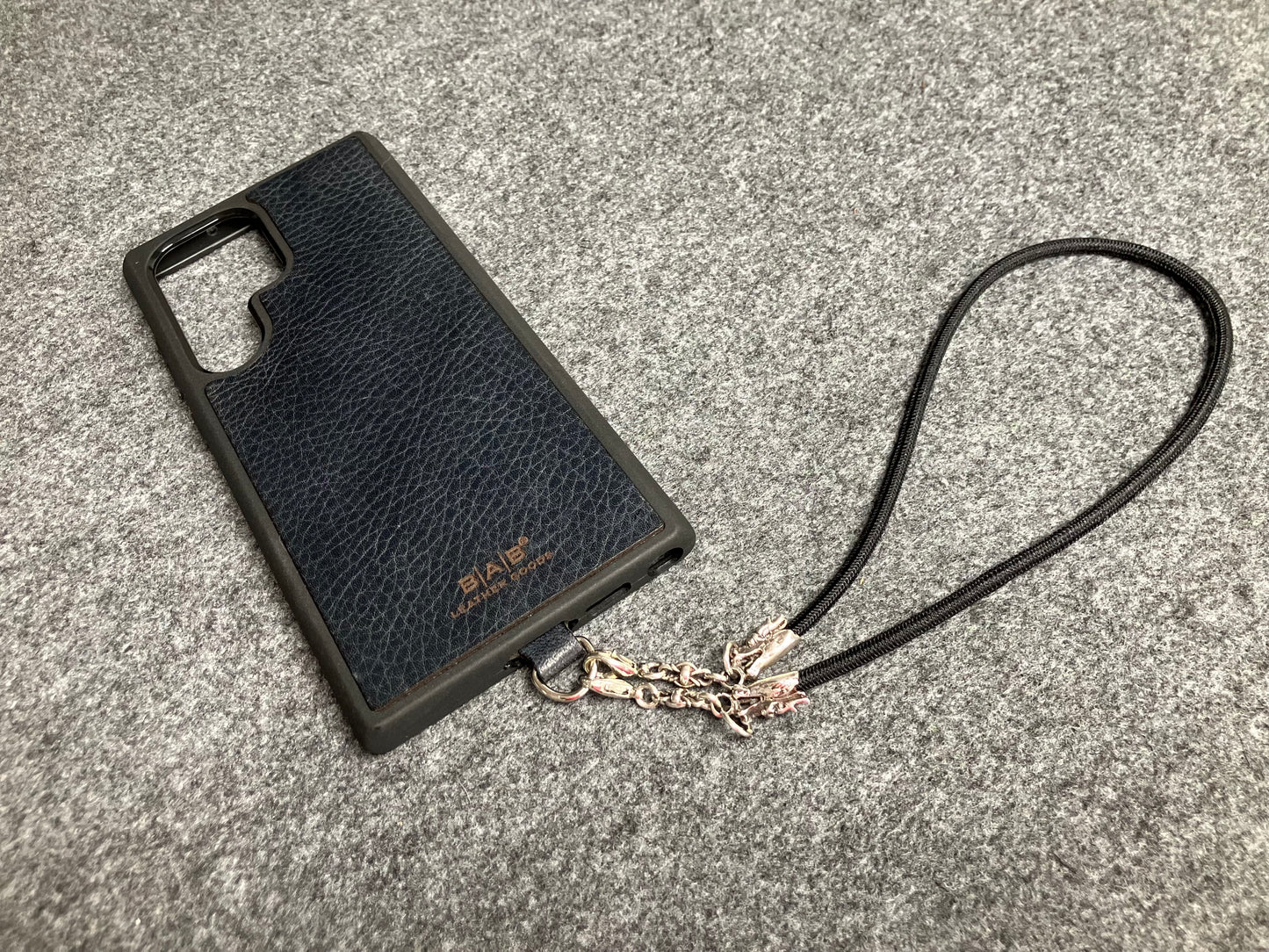 Full-Grain vegetable-tanned Genuine Leather Case/Holder for iPhone/Samsung/microfiber & 2 Dragon Terminals, 2 Links, and 6 Rings, all made of 925 Sterling Silver & Black Elastic Rope Strap/Choker/Bracelet.- KP08