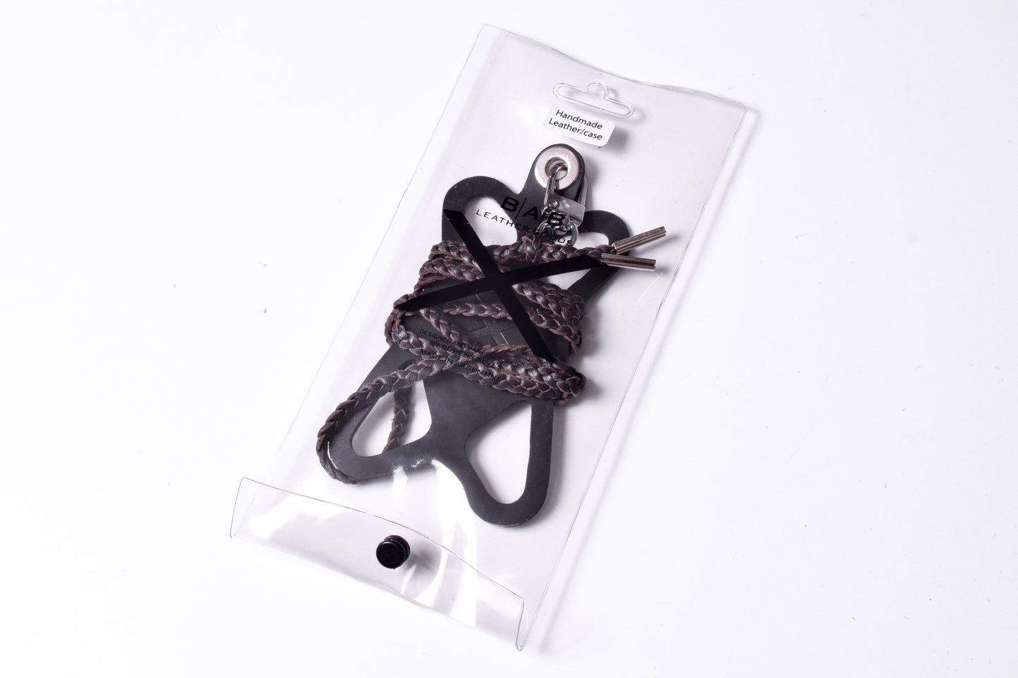 Suporte para celular de Silicone gravado a laser. Crossbody/Colar/Pulseira de Couro Genuíno com 3 fios duplos trançados à mão, Marrom ou Preto com 1 Mosquetão giratório e 2 Terminais prateados.- SC38