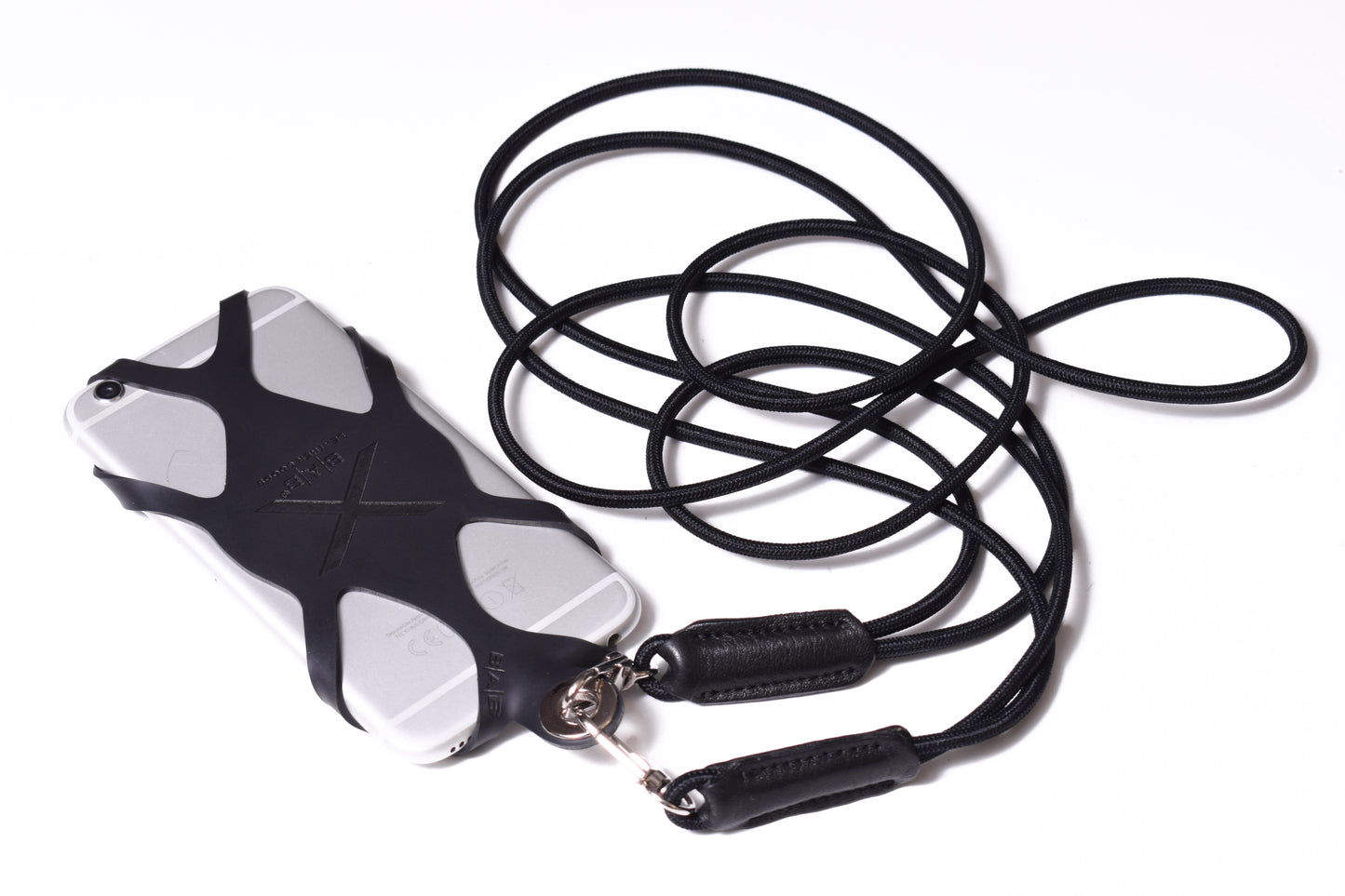 Soporte para celular de Silicona grabado con láser. Crossbody/Collar/Pulsera doble de Cuerda Elástica Negra & 2 Terminales de Cuero Full-Grain curtido vegetal al tanino, Azul, Marrón, Negro o Rojo con 2 Mosquetones plateados.- S23