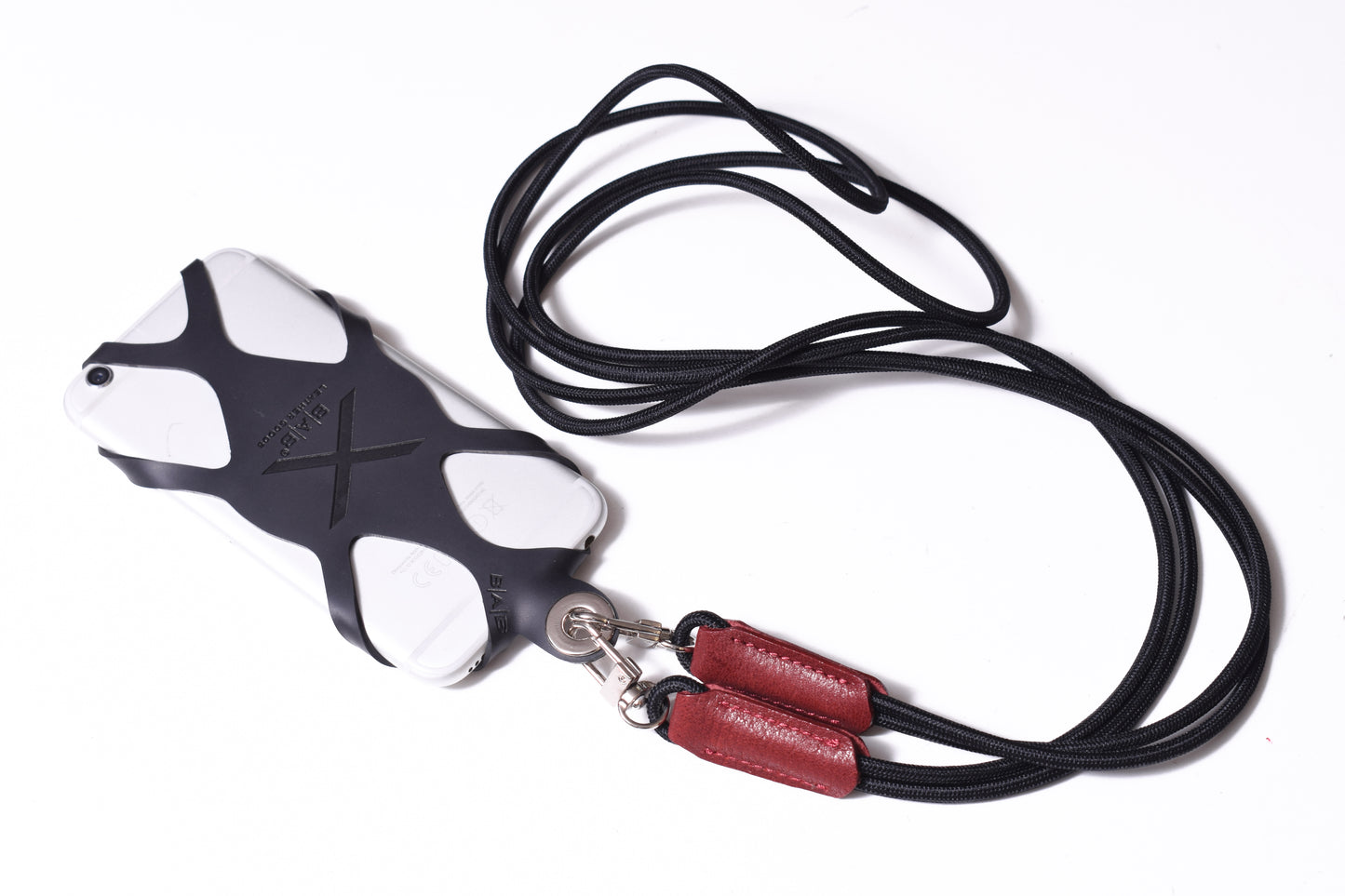 Soporte para celular de Silicona grabado con láser. Crossbody/Collar/Pulsera doble de Cuerda Elástica Negra & 2 Terminales de Cuero Full-Grain curtido vegetal al tanino, Azul, Marrón, Negro o Rojo con 2 Mosquetones plateados.- S23