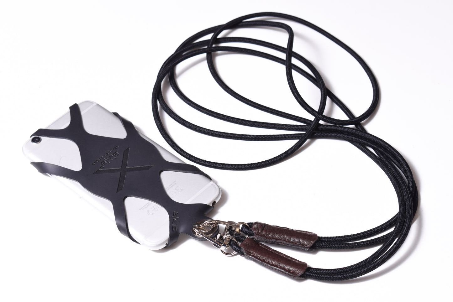 Soporte para celular de Silicona grabado con láser. Crossbody/Collar/Pulsera doble de Cuerda Elástica Negra & 2 Terminales de Cuero Full-Grain curtido vegetal al tanino, Azul, Marrón, Negro o Rojo con 2 Mosquetones plateados.- S23