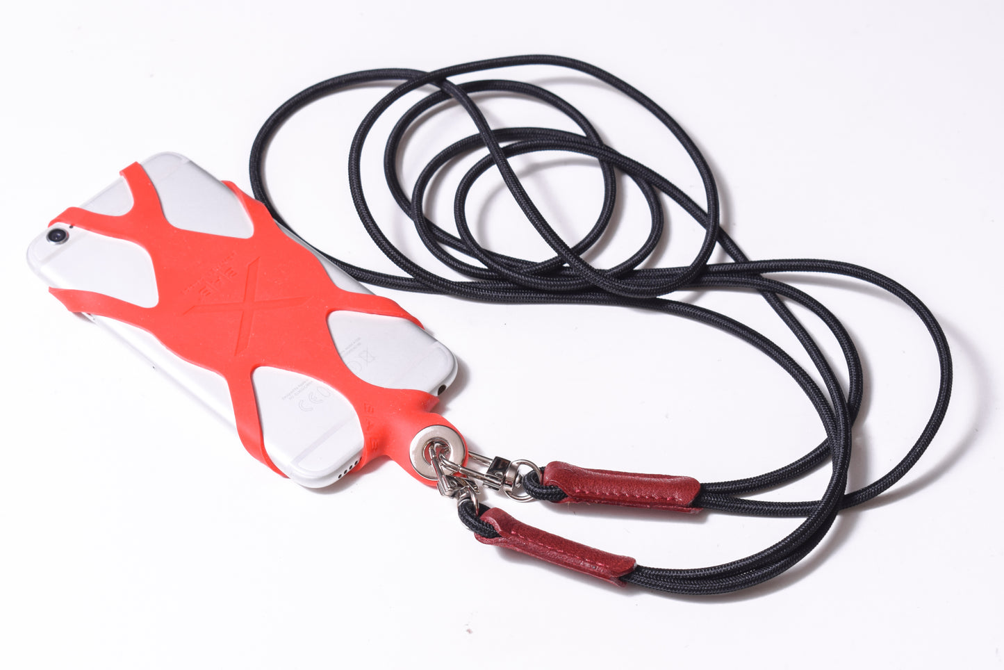 Soporte para celular de Silicona grabado con láser. Crossbody/Collar/Pulsera doble de Cuerda Elástica Negra & 2 Terminales de Cuero Full-Grain curtido vegetal al tanino, Azul, Marrón, Negro o Rojo con 2 Mosquetones plateados.- S23