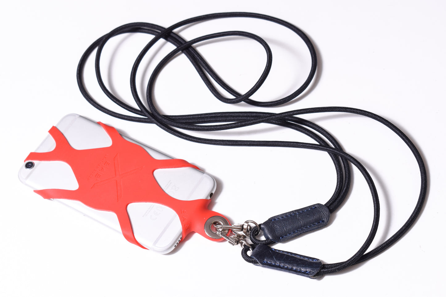 Soporte para celular de Silicona grabado con láser. Crossbody/Collar/Pulsera doble de Cuerda Elástica Negra & 2 Terminales de Cuero Full-Grain curtido vegetal al tanino, Azul, Marrón, Negro o Rojo con 2 Mosquetones plateados.- S23