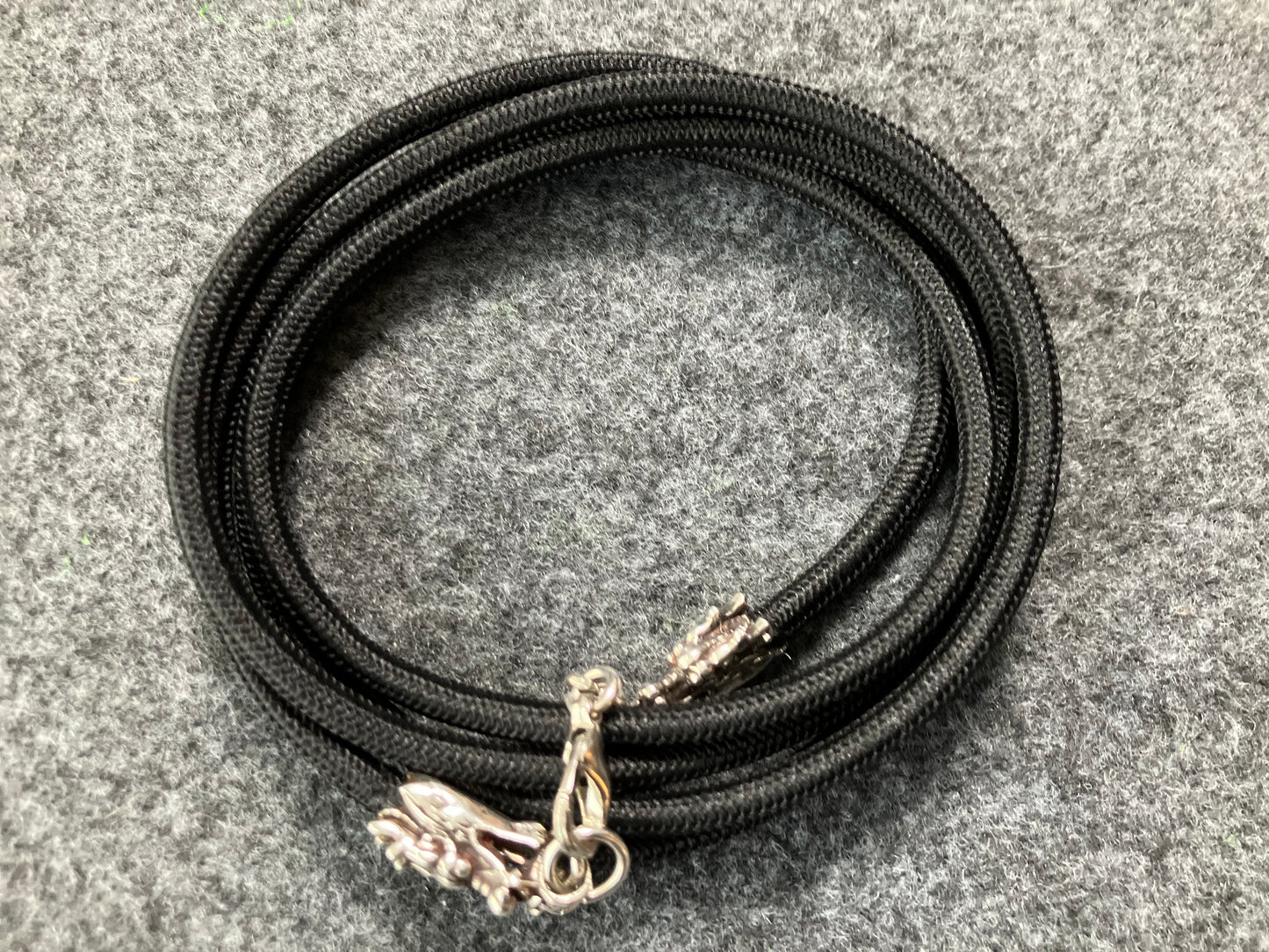 Full-Grain vegetable-tanned Genuine Leather Case/Holder for iPhone/Samsung/microfiber & 2 Dragon Terminals, 2 Links, and 6 Rings, all made of 925 Sterling Silver & Black Elastic Rope Strap/Choker/Bracelet.- KP08