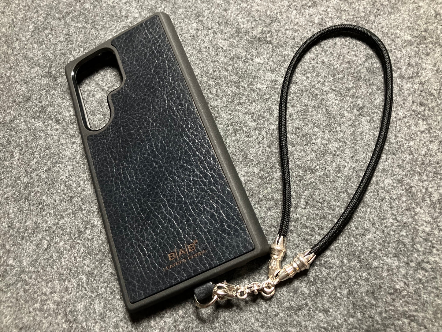 Full-Grain vegetable-tanned Genuine Leather Case/Holder for iPhone/Samsung/microfiber. 2 Rope Ends, 2 Links, and 6 Rings, all made of 925 Sterling Silver & Black Elastic Rope Strap/Choker/Bracelet.- KP40