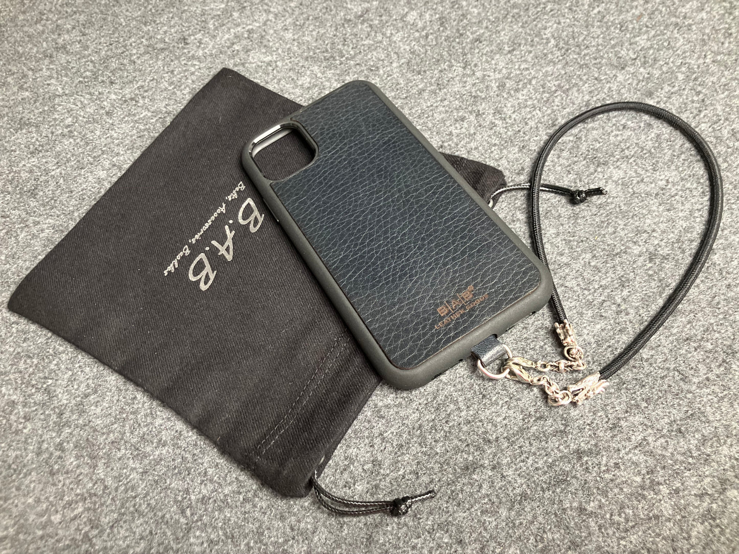 Full-Grain vegetable-tanned Genuine Leather Case/Holder for iPhone/Samsung/microfiber & 2 Dragon Terminals, 2 Links, and 6 Rings, all made of 925 Sterling Silver & Black Elastic Rope Strap/Choker/Bracelet.- KP08