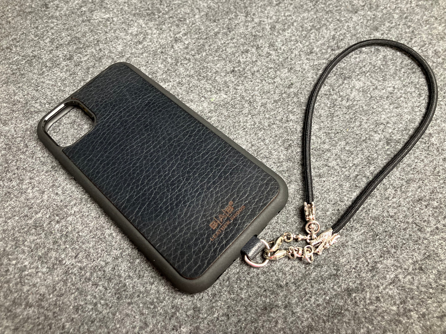 Full-Grain vegetable-tanned Genuine Leather Case/Holder for iPhone/Samsung/microfiber & 2 Dragon Terminals, 2 Links, and 6 Rings, all made of 925 Sterling Silver & Black Elastic Rope Strap/Choker/Bracelet.- KP08
