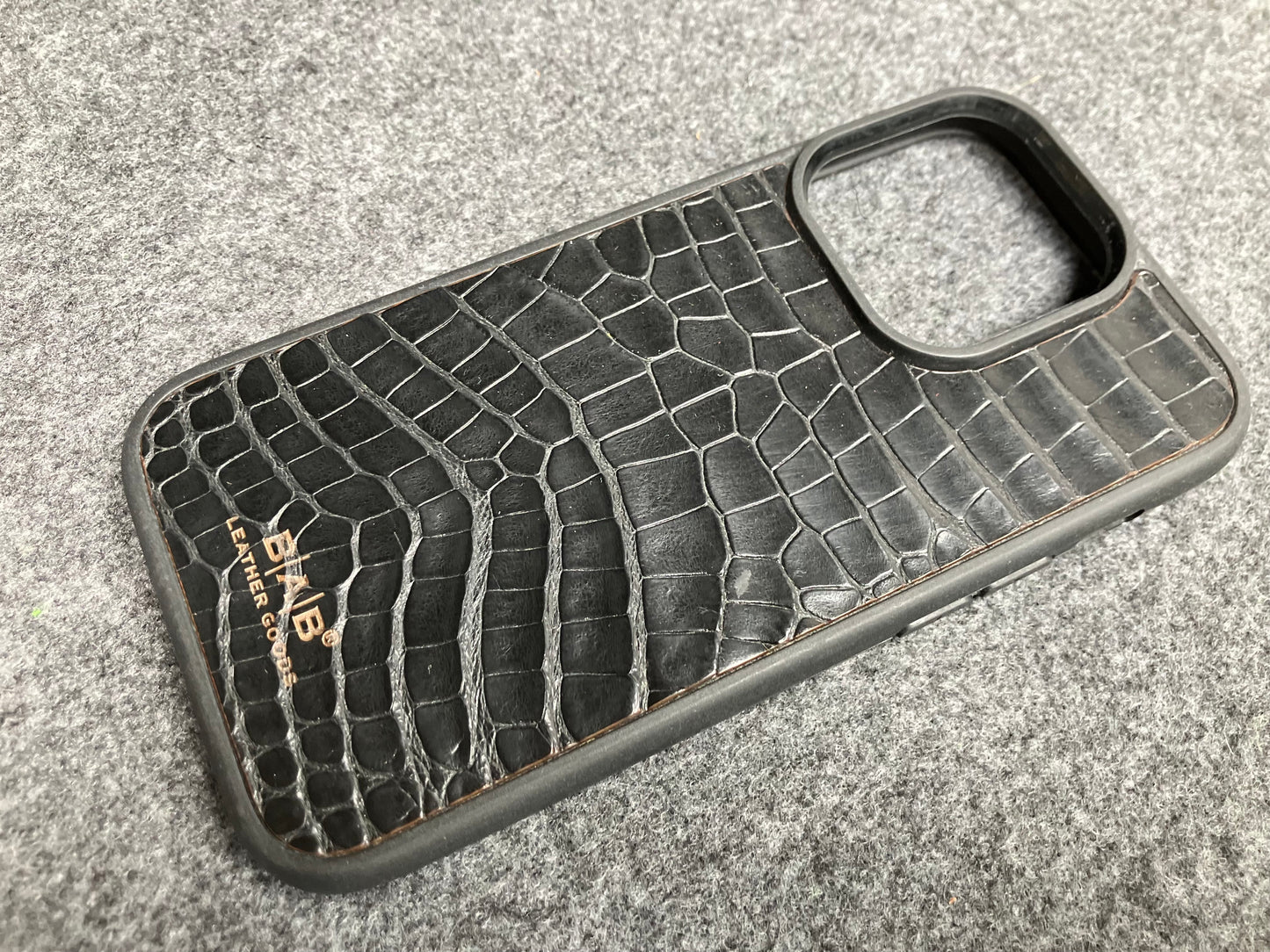 Capa de Couro Genuíno Crocodilo para iPhone/Samsung cortada & gravada a laser/microfibra.- 57