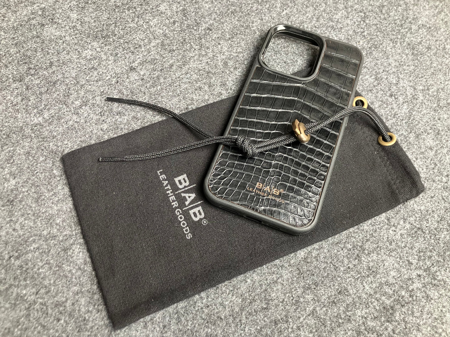 Capa de Couro Genuíno Crocodilo para iPhone/Samsung cortada & gravada a laser/microfibra.- 57