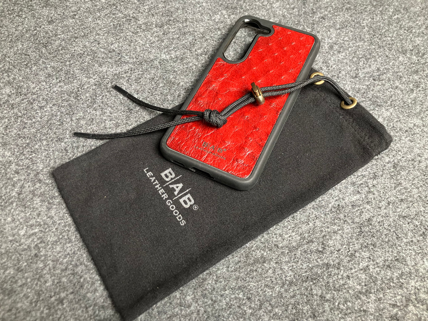 Funda de Cuero Genuino Baby Ostrich para iPhone/Samsung cortada & grabada con láser/microfibra.- 58