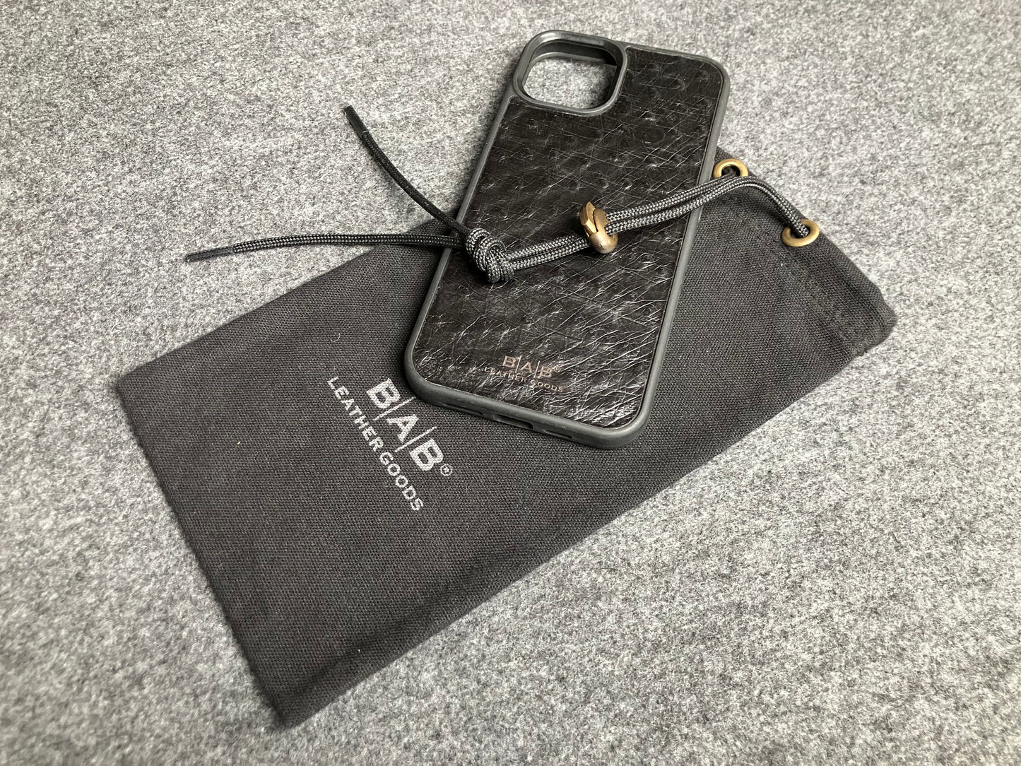 Funda de Cuero Genuino Baby Ostrich para iPhone/Samsung cortada & grabada con láser/microfibra.- 58