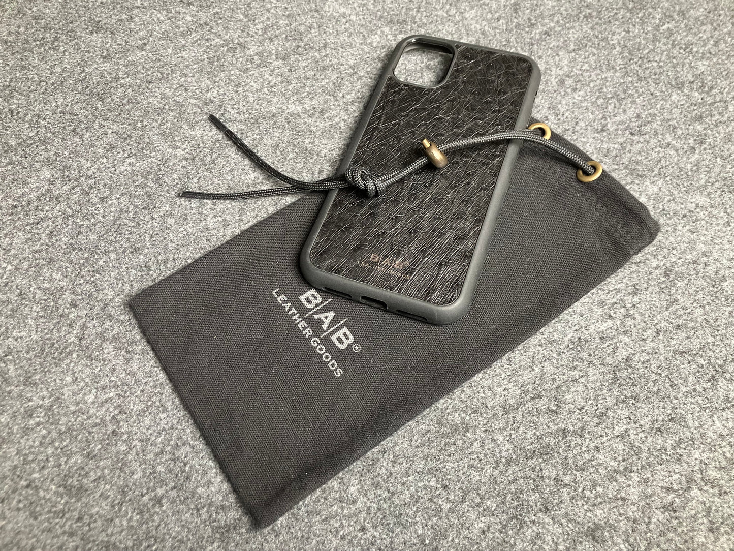 Funda de Cuero Genuino Baby Ostrich para iPhone/Samsung cortada & grabada con láser/microfibra.- 58
