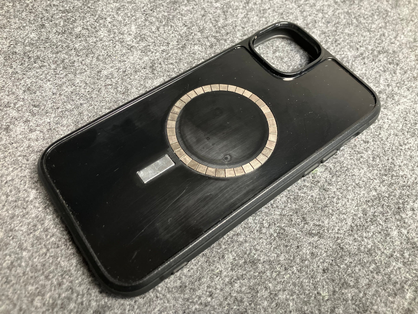 Θήκη για iPhone, από Γνήσιο Δέρμα Oλικής άλεσης κομμένη & χαραγμένη με λέισερ/μικροΐνα & Magsafe.- 61