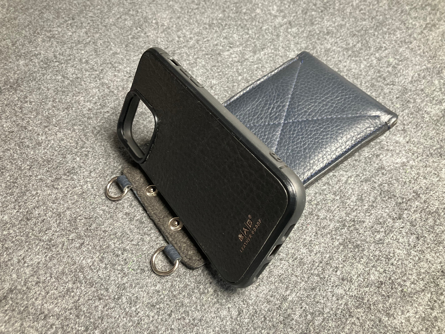Θήκη για iPhone, από Γνήσιο Δέρμα Oλικής άλεσης κομμένη & χαραγμένη με λέισερ/μικροΐνα & Magsafe.- 61