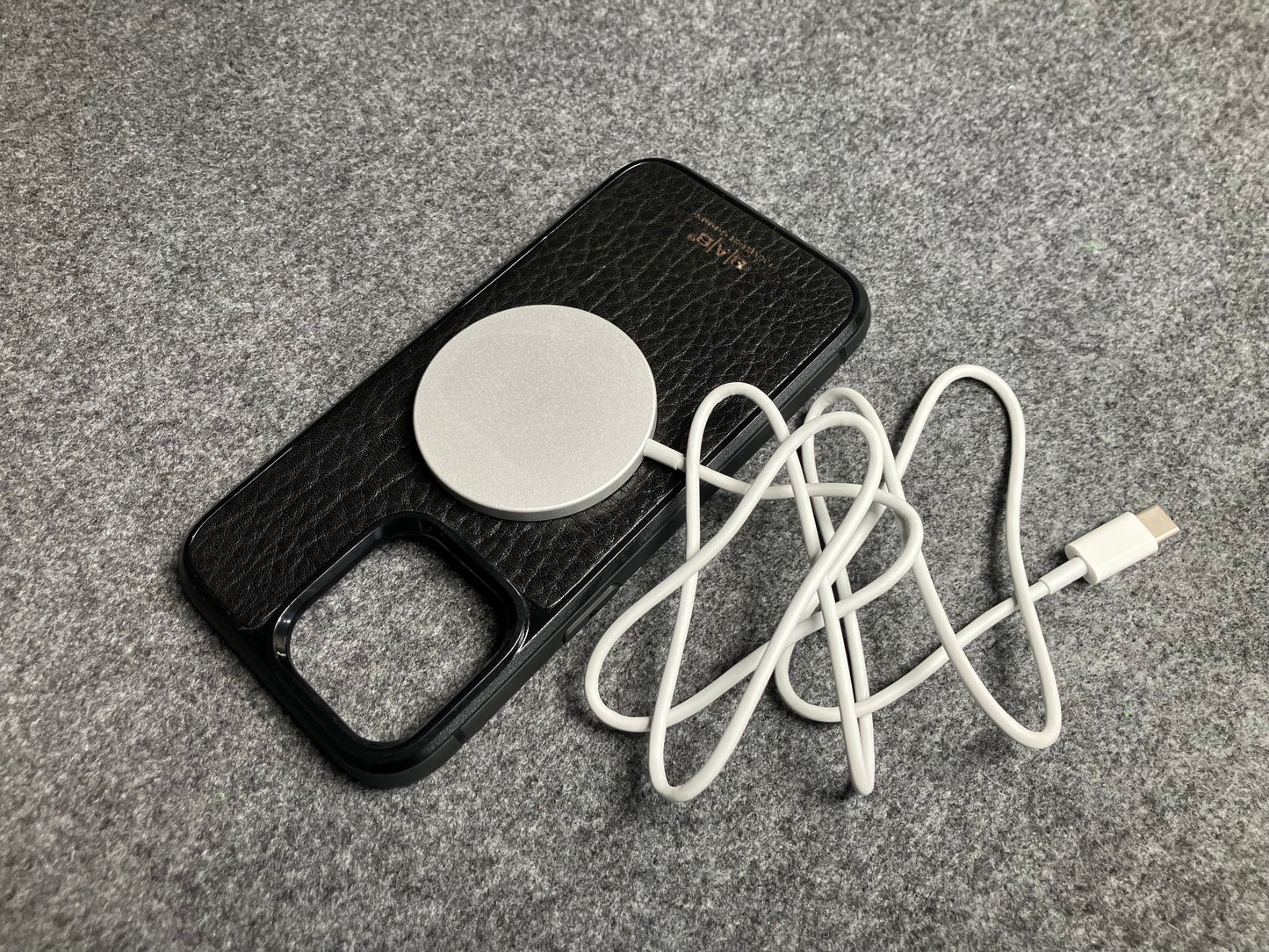 Θήκη για iPhone, από Γνήσιο Δέρμα Oλικής άλεσης κομμένη & χαραγμένη με λέισερ/μικροΐνα & Magsafe.- 61