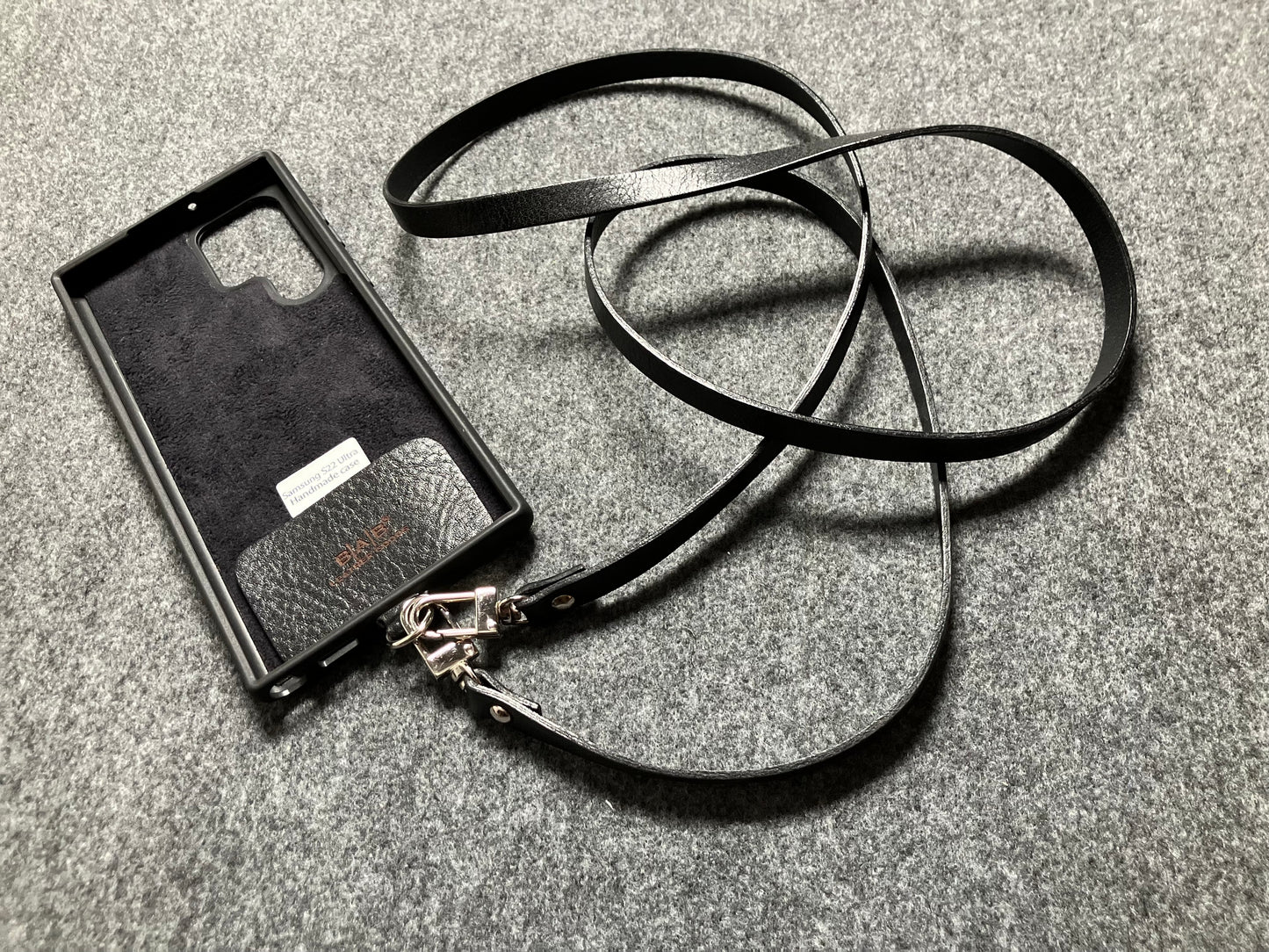 Θήκη/Στήριγμα για iPhone/Samsung, από Γνήσιο Δέρμα Oλικής άλεσης/μικροΐνες & Διπλής Όψης Γνήσιο Δερμάτινο Χιαστί/Κολιέ/Βραχιόλι με 2 Περιστρεφόμενους Καραβίνερ.- KC26