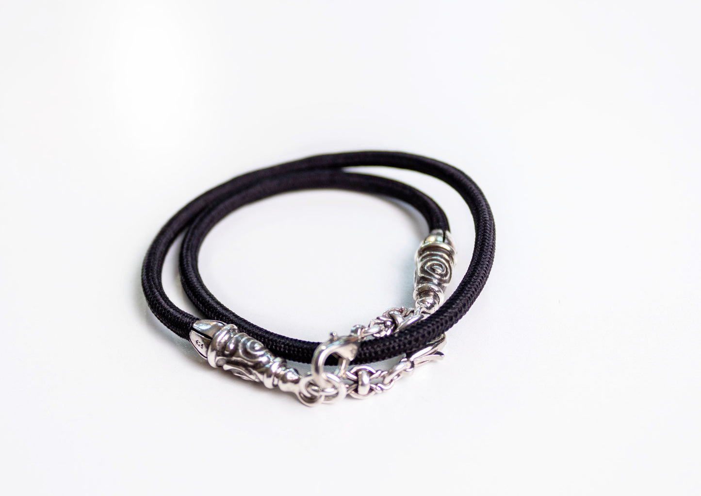 2 Terminales en Espiral, 2 Eslabones y 6 Argollas, todos de Plata Esterlina 925 maciza & Correa/Gargantilla/Pulsera de Cuerda Elástica Negra.- PP99