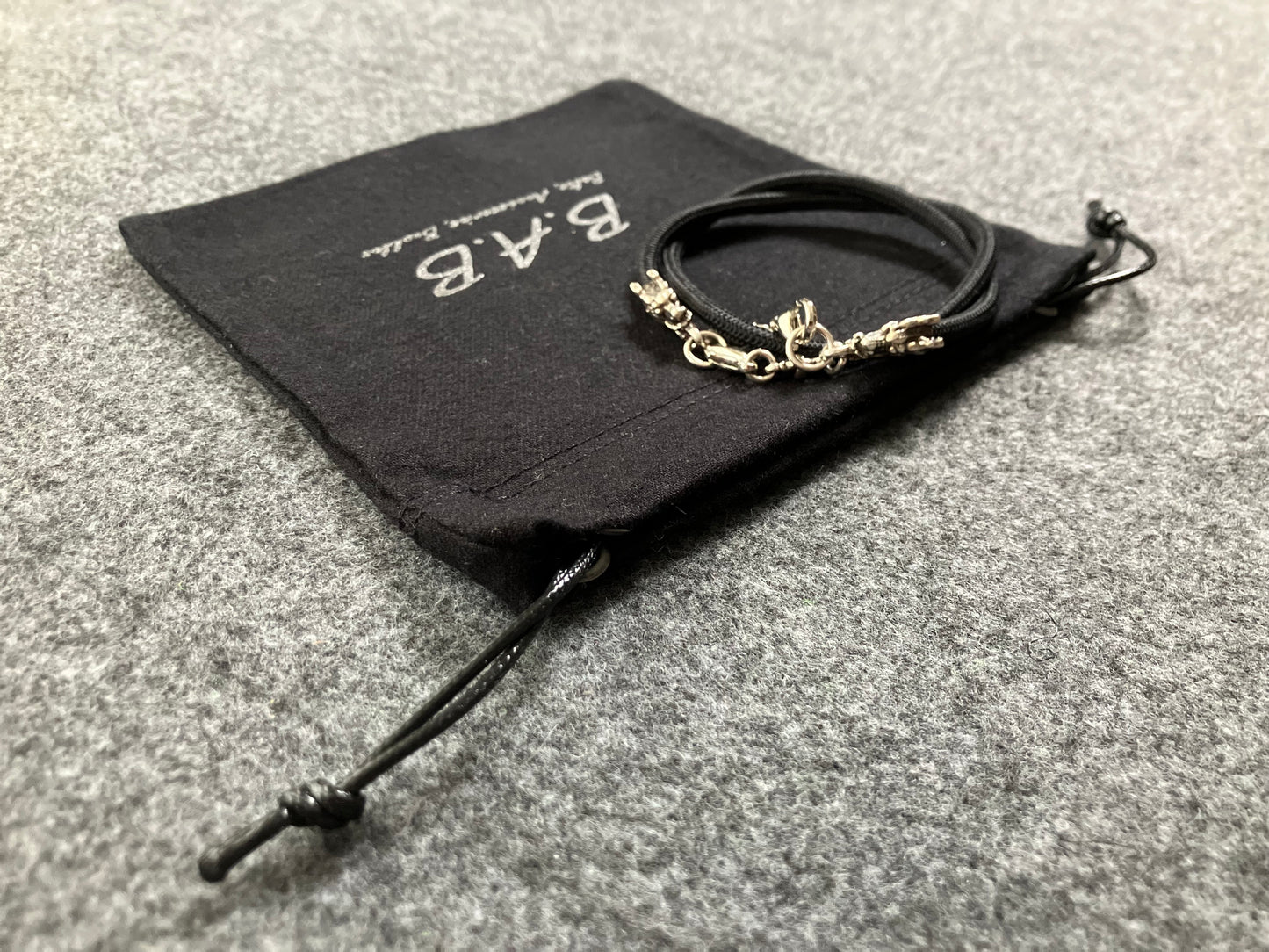 Full-Grain vegetable-tanned Genuine Leather Case/Holder for iPhone/Samsung/microfiber & 2 Dragon Terminals, 2 Links, and 6 Rings, all made of 925 Sterling Silver & Black Elastic Rope Strap/Choker/Bracelet.- KP08