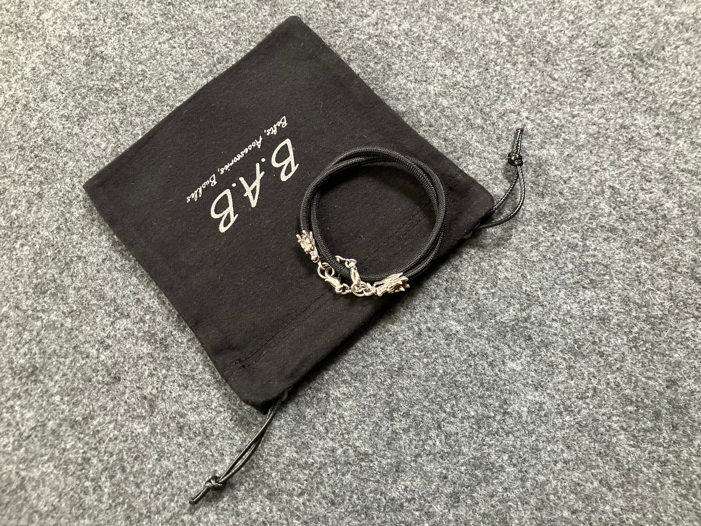 Full-Grain vegetable-tanned Genuine Leather Case/Holder for iPhone/Samsung/microfiber & 2 Dragon Terminals, 2 Links, and 6 Rings, all made of 925 Sterling Silver & Black Elastic Rope Strap/Choker/Bracelet.- KP08