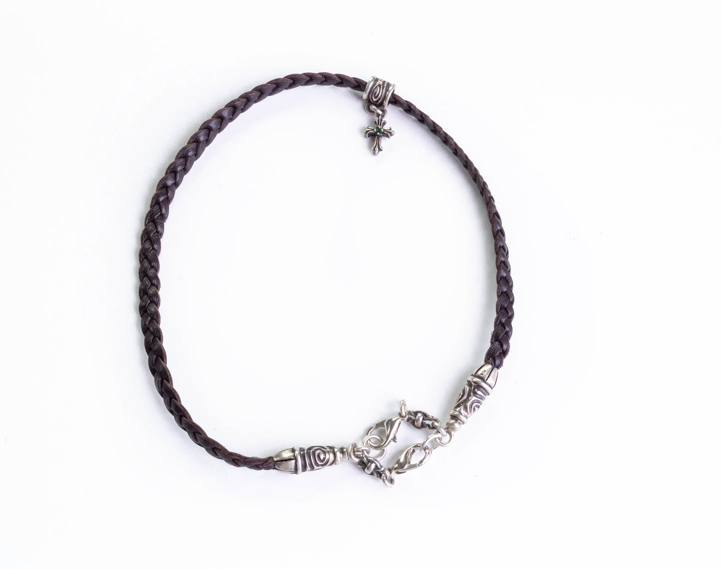 2 Bornes en Spirale, 1 Pendentif Crucifix avec 2 Émeraudes taillées à la main et 6 Anneaux, le tout en Argent Sterling 925 massif & Sangle/Tour de cou/Bracelet en Cuir Véritable, avec trois doubles brins tressés à la main, Marron ou Noir.- PP24