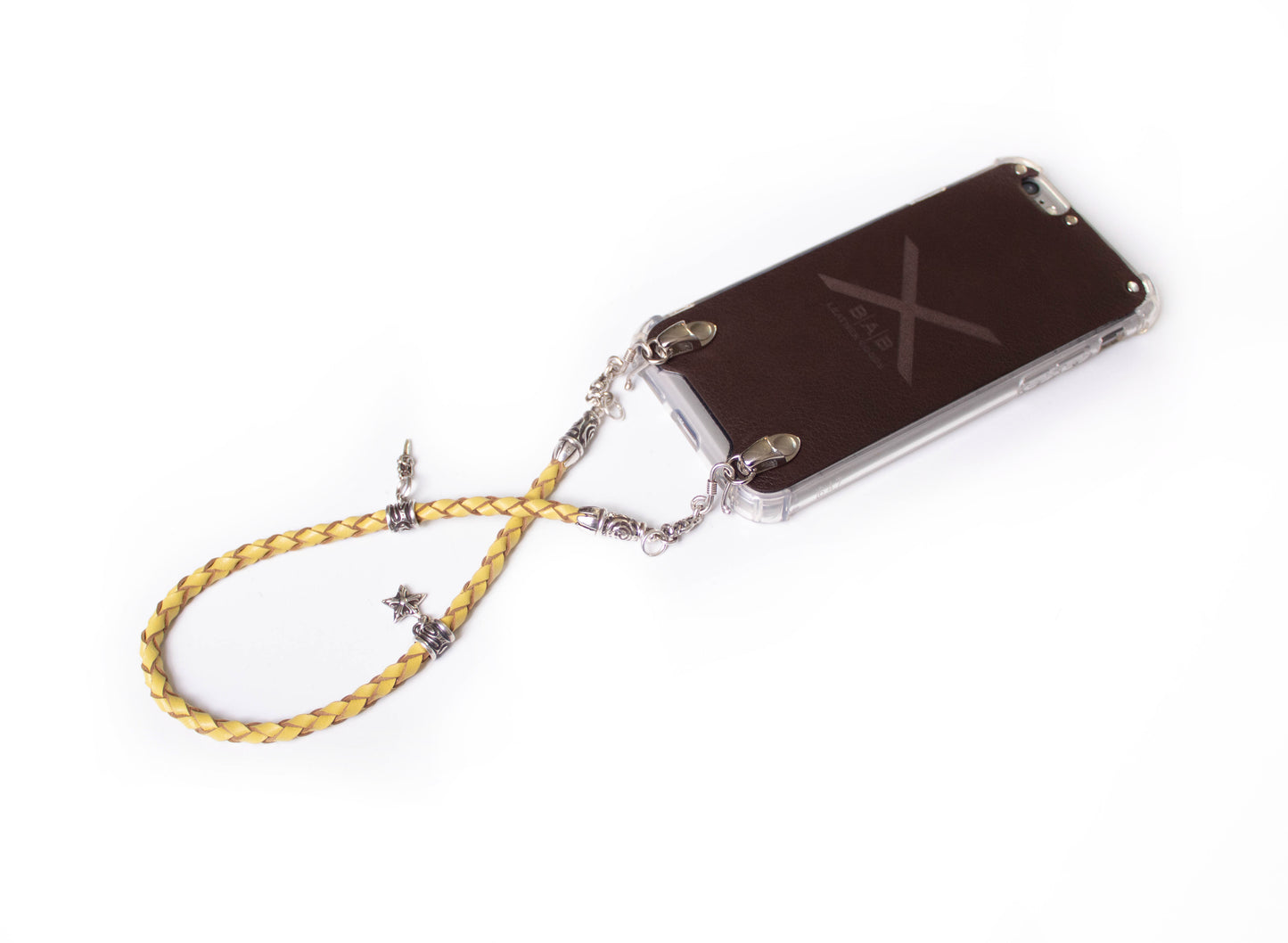 Coque pour iPhone en Cuir Véritable Pleine Fleur, tanné végétal/microfibre. 2 Bornes en Spirale, 2 Maillons, 2 Fermoirs en S, 2 Épingles avec Pendentifs et 8 Anneaux, en Argent 925 & Sangle/Tour de cou/Bracelet Cuir Jaune 4 brins tressés à la main.- F02