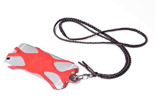 Soporte para celular de Silicona grabado con láser. Crossbody/Collar/Pulsera de Cuero Genuino con 3 cabos dobles trenzados a mano, Marrón o Negro con 1 Mosquetón giratorio y 2 Terminales plateados.- SC38
