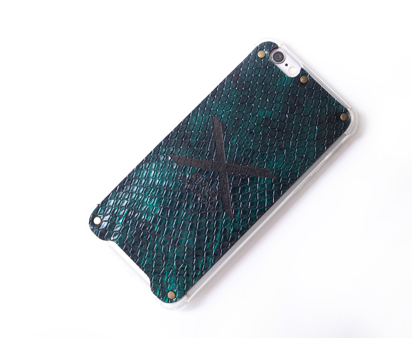 Coque pour iPhone en Cuir Véritable verni texturé motif Python Vert, découpé et gravé au laser/microfibre & 5 Rivets en Bronze.- F36