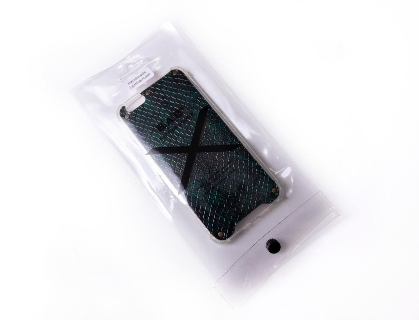 Coque pour iPhone en Cuir Véritable verni texturé motif Python Vert, découpé et gravé au laser/microfibre & 5 Rivets en Bronze.- F36
