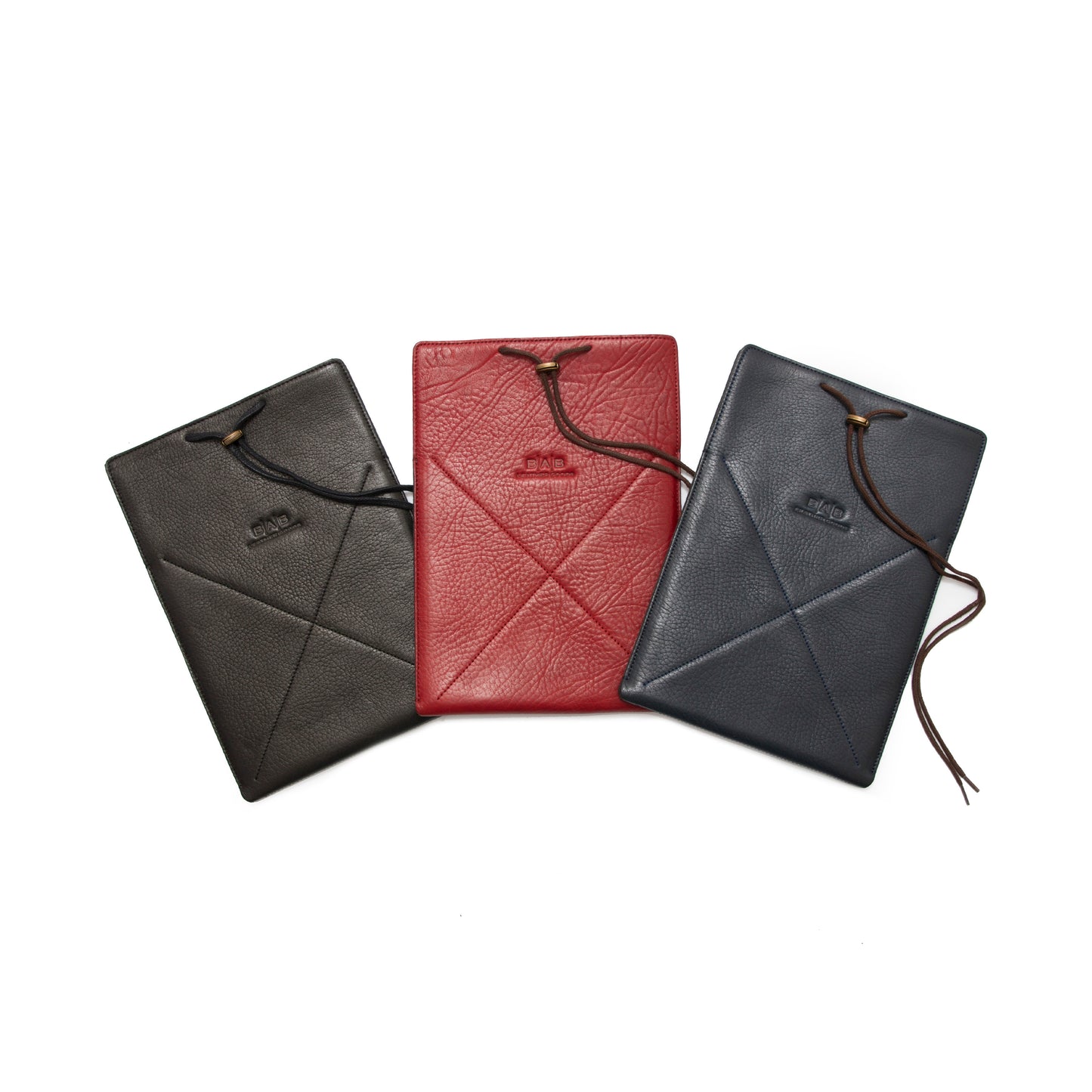 Étui pour iPad: Air 10,5"/Air 5ème/4ème/3ème (gén)/Air 11"(M2)/iPad 9éme/8ème/7ème (gén)/iPad Pro 11"4ème/3ème/2ème/1ère (gén)/iPad Pro 11"(M4). Cuir Véritable Pleine Fleur tanné végétal au tanin/Feutre & Fermeture en Bronze et cordon.- 936