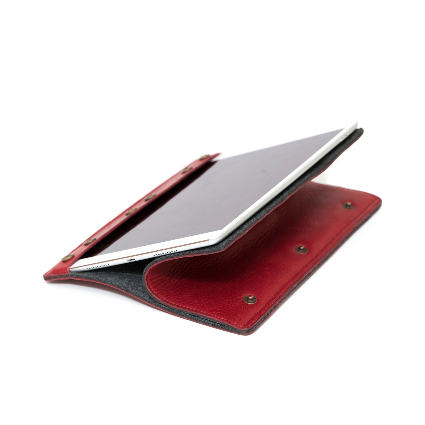 Funda para iPad: 6ta/5ta (Gen)/iPad Air 2da/1ra (Gen)/iPad Pro 9.7". Cuero Genuino Full-Grain curtido vegetal al tanino/Fieltro & 9 Broches de presión.- 928