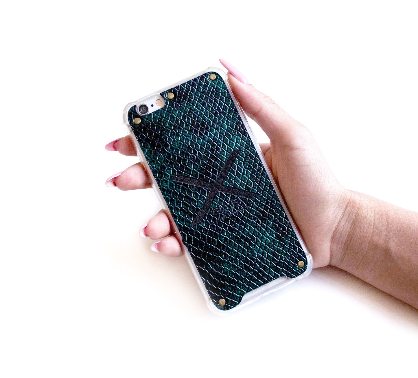 Coque pour iPhone en Cuir Véritable verni texturé motif Python Vert, découpé et gravé au laser/microfibre & 5 Rivets en Bronze.- F36