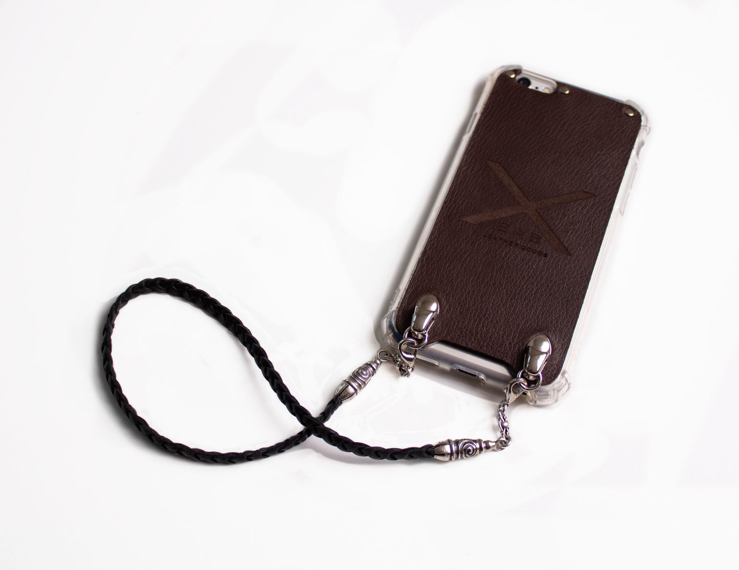 Coque pour iPhone en Cuir Véritable Pleine Fleur tanné végétal découpé et gravé au laser/microfibre. 2 Bornes en Spirales, 2 Maillons et 6 Anneaux, tous en Argent 925 & Sangle/Tour de cou/Bracelet, 3 doubles brins tressés à la main, Marron ou Noir.- F17