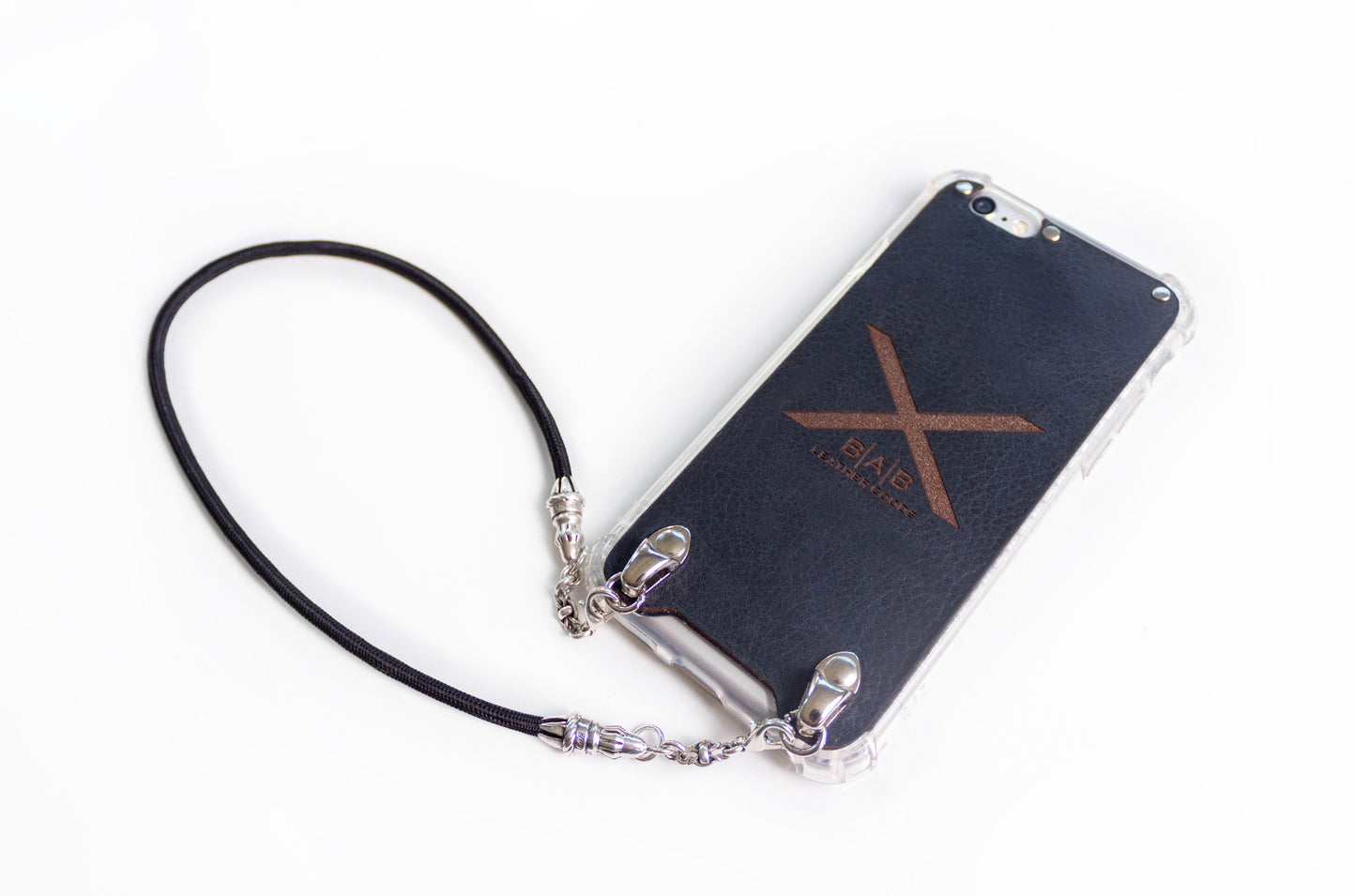 Funda de Cuero Genuino Full-Grain curtido vegetal al tanino cortado y grabado con láser/microfibra. 2 Terminales Cuerda, 2 Eslabones y 6 Argollas, todos de Plata Esterlina 925 para iPhone & Correa/Gargantilla/Pulsera de Cuerda Elástica Negra.- F40
