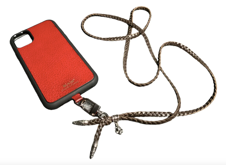 Funda/Soporte Cuero Full-Grain, curtido vegetal para iPhone/microfibra. 2 Terminales en Espiral, 1 Pasador en Espiral con Argolla y 1 Pendiente Fleur de Lys, de Plata 925 & Crossbody/Collar/Pulsera de Cuero 3 cabos trenzados a mano, Marrón o Negro.- KC45i