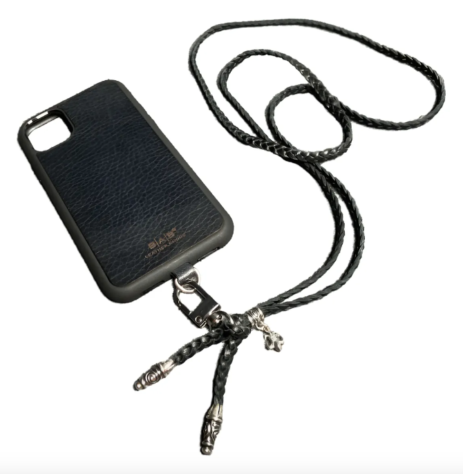 Funda/Soporte Cuero Full-Grain, curtido vegetal para iPhone/microfibra. 2 Terminales en Espiral, 1 Pasador en Espiral con Argolla y 1 Pendiente Fleur de Lys, de Plata 925 & Crossbody/Collar/Pulsera de Cuero 3 cabos trenzados a mano, Marrón o Negro.- KC45i