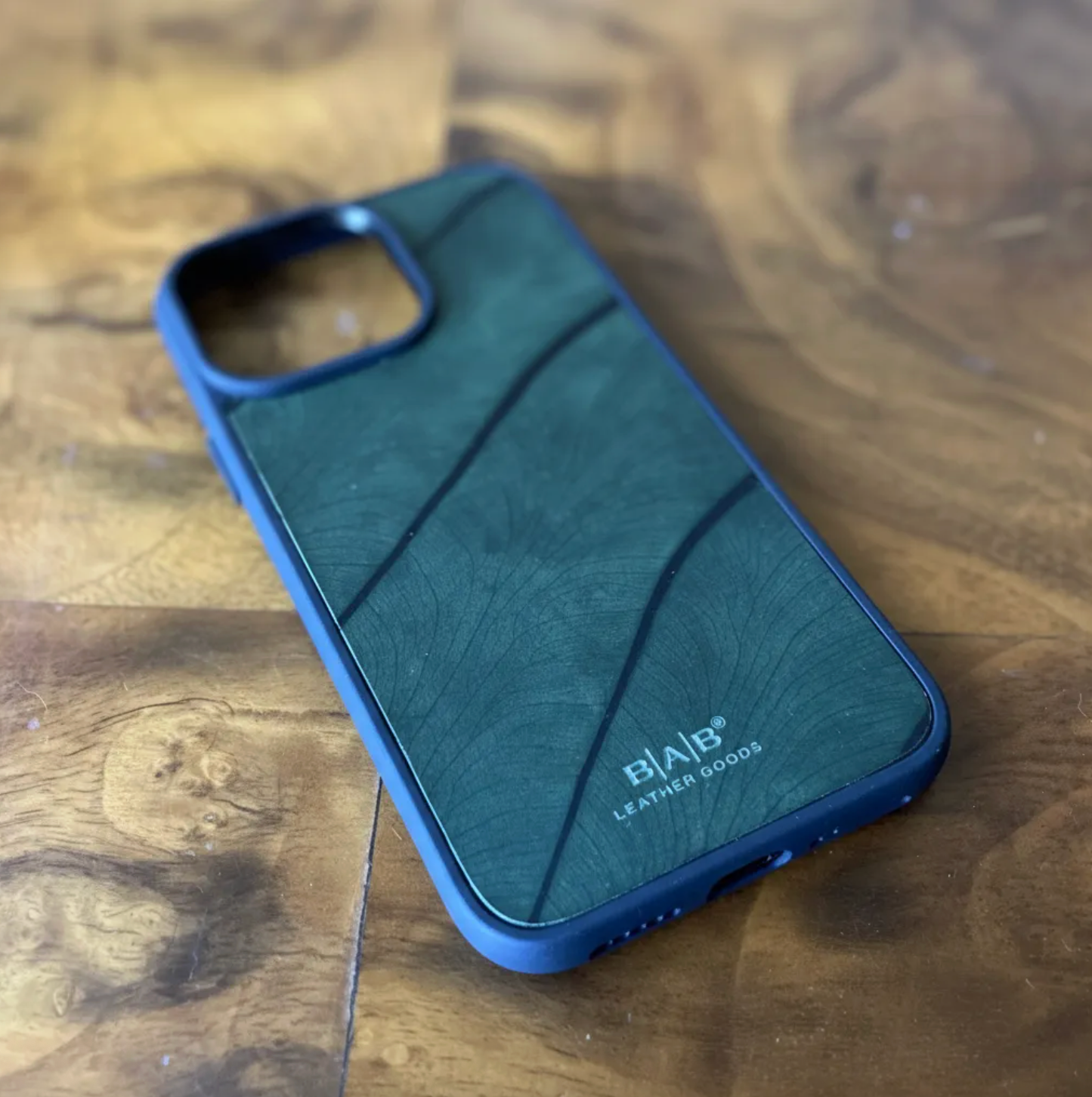 Coque beLEAF® en Véritable feuille d'Alocasia pour iPhone découpée & gravée au laser/Microfibre-60i
