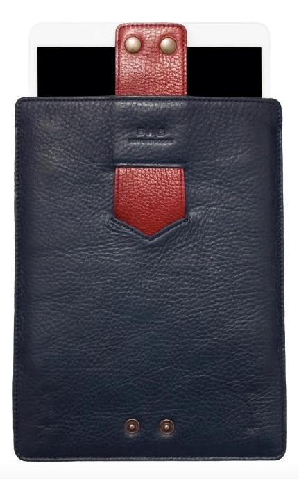Capa para iPad: Air 10,5"/iPad Air 5ª/4ª/3ª(Gen)/iPad Air 11"(M2/iPad 9ª/8ª/7ª(Gen)/iPad Pro 11"4ª/3ª/2ª/1ª(Gen)/iPad Pro 11"(M4). Couro Genuíno de Flor Integral curtido vegetal com tanino/Feltro & 8 Botões de pressão.- 927