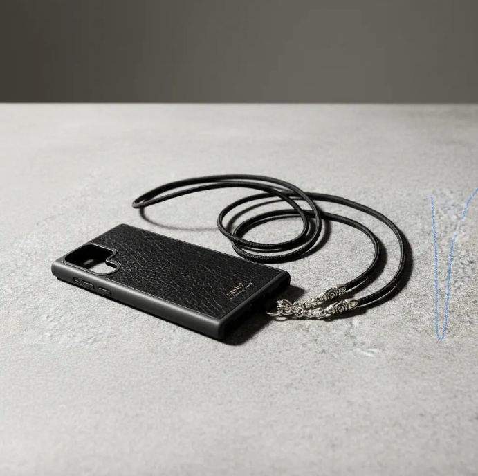 Funda/Soporte de Cuero Genuino Full-Grain curtido vegetal al tanino para iPhone/Samsung/microfibra. 2 Terminales en Espiral, 2 Eslabones y 6 Argollas, todos de Plata Esterlina 925 & Crossbody/Collar/Gargantilla/Pulsera de Cuerda Elástica Negra.- KC11