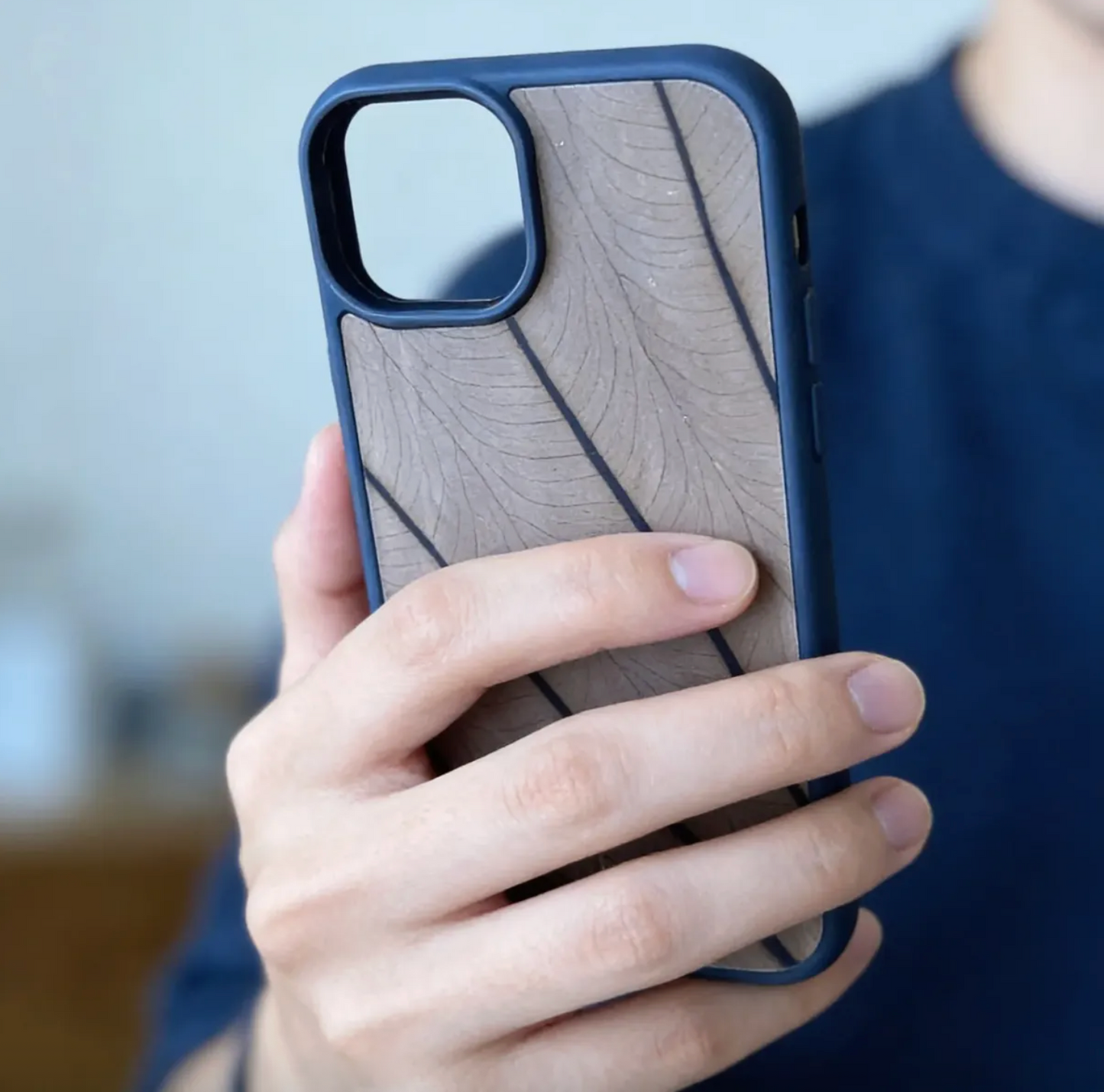 Coque beLEAF® en Véritable feuille d'Alocasia pour iPhone découpée & gravée au laser/Microfibre-60i