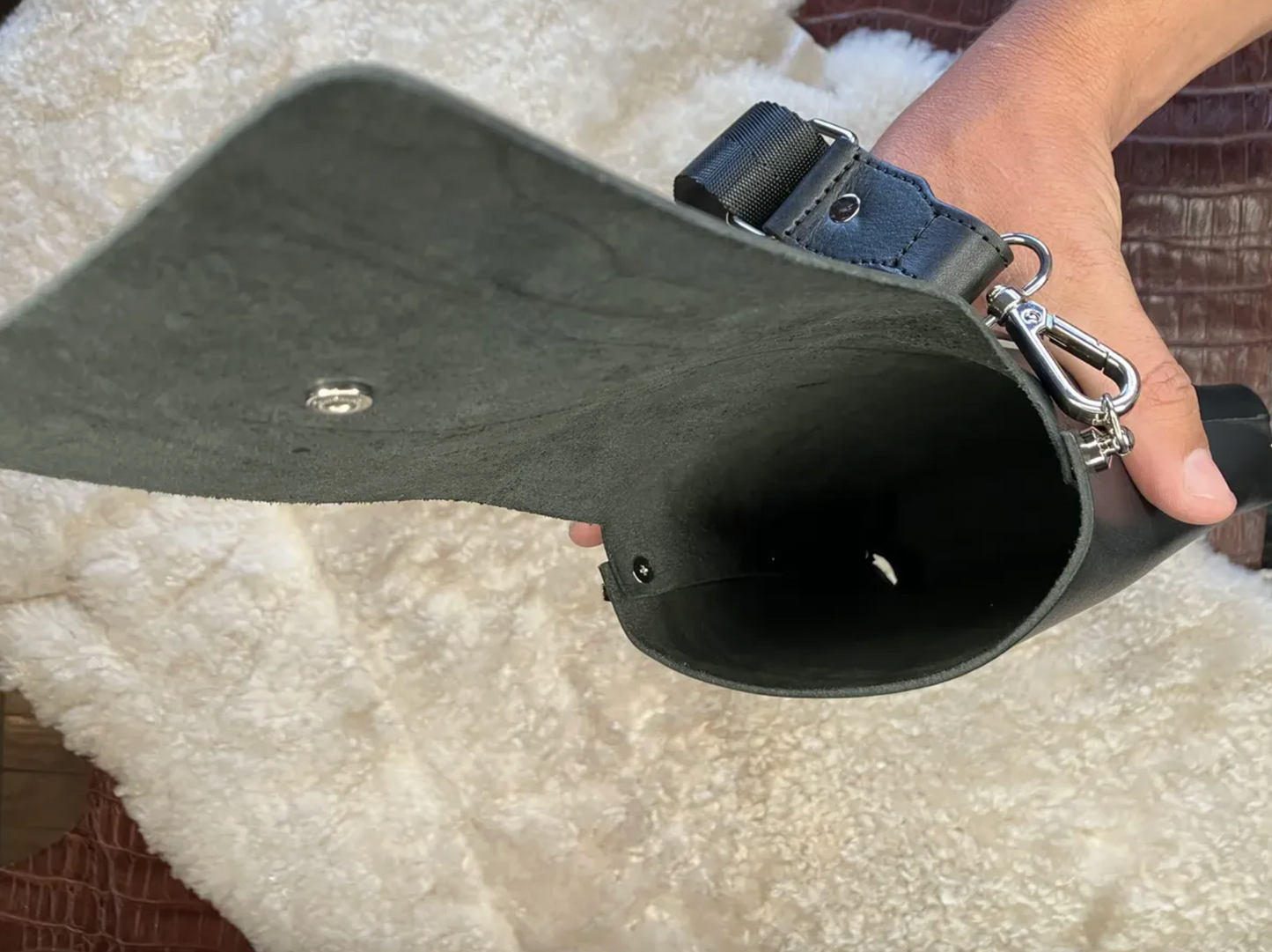 Bandolera / Portacelular / Crossbody Correa Negra.- 751