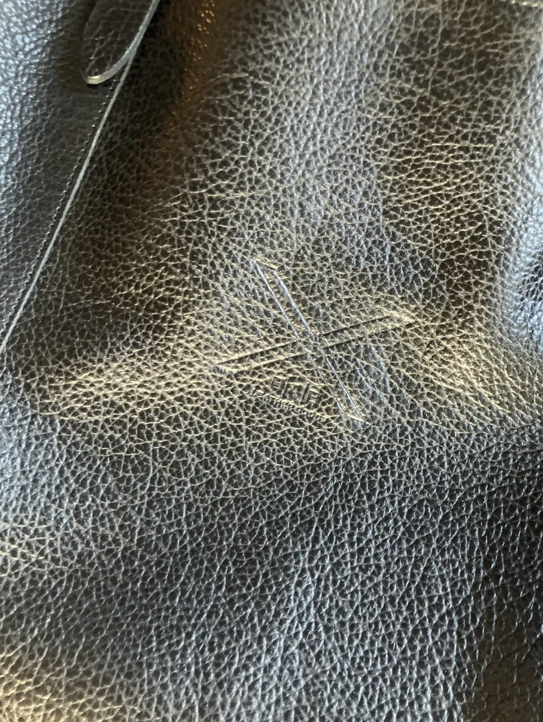 Sac à main / Portefeuille / Tote en Cuir Véritable B|A|B® Leather Goods, Noir, tannage végétal.- 754