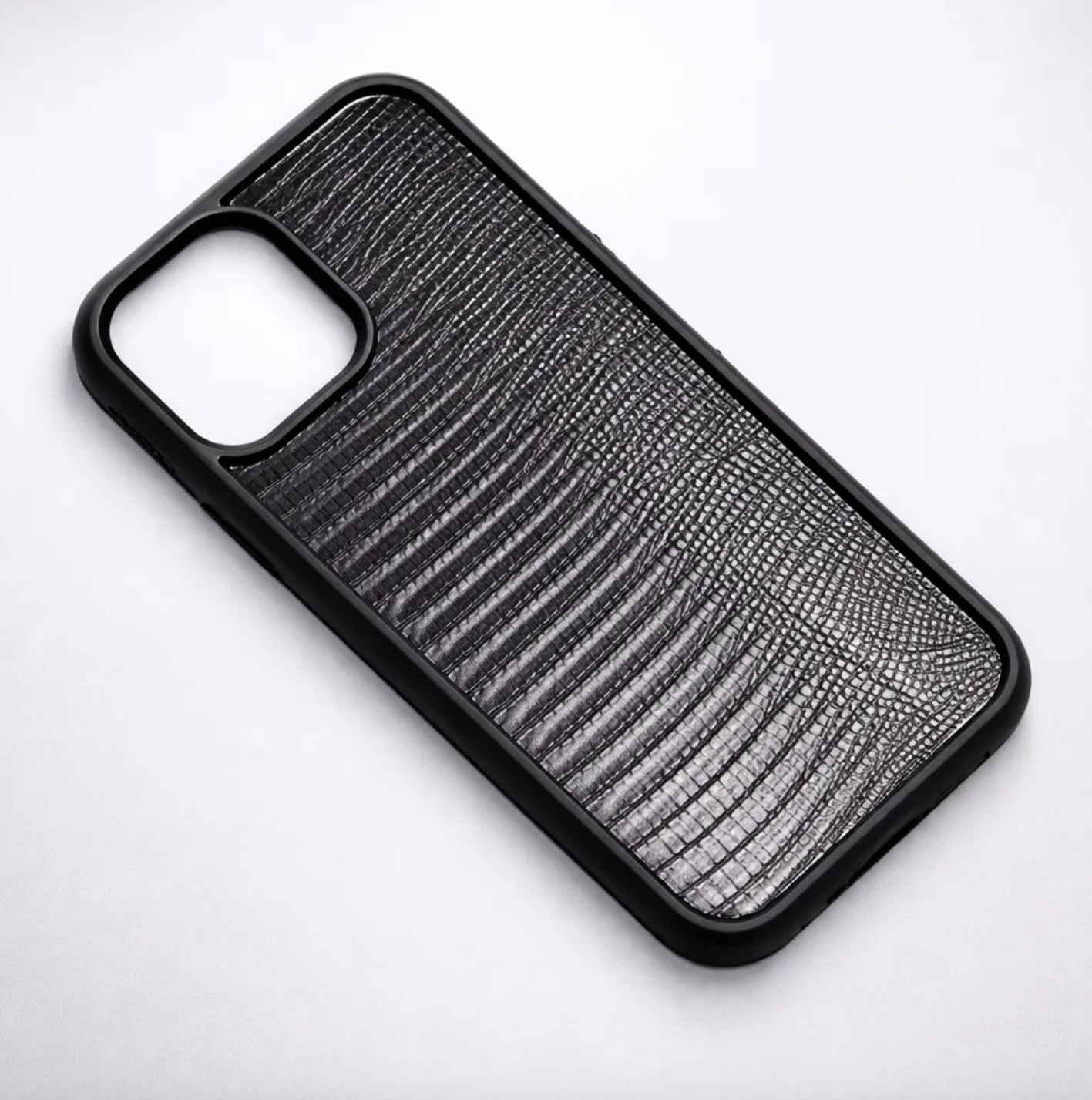 Coque en cuir véritable d’iguane pour iPhone découpée & gravée au laser/microfibre-59